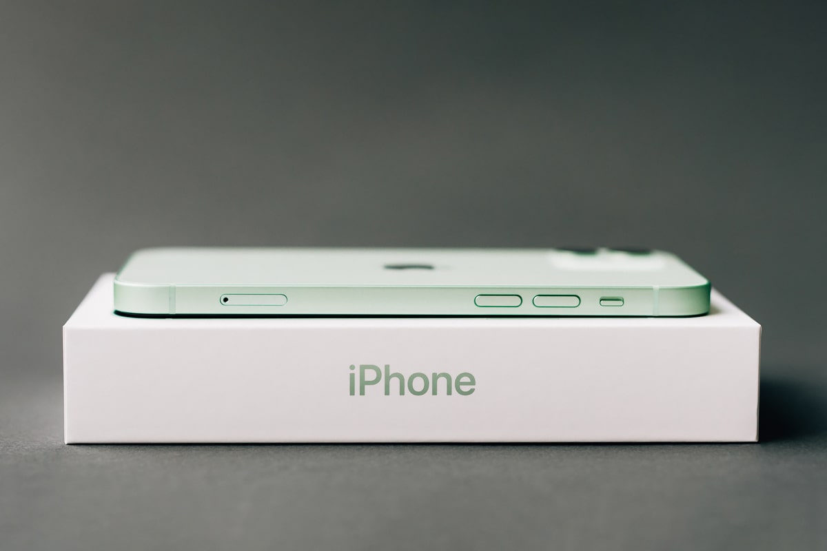Распаковка iPhone 12: первые впечатления - iSpace