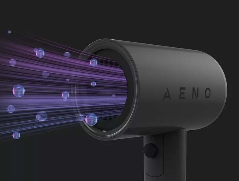 Zmniejsza puszenie się włosów i zwiększa połysk dzięki technologii jonowej