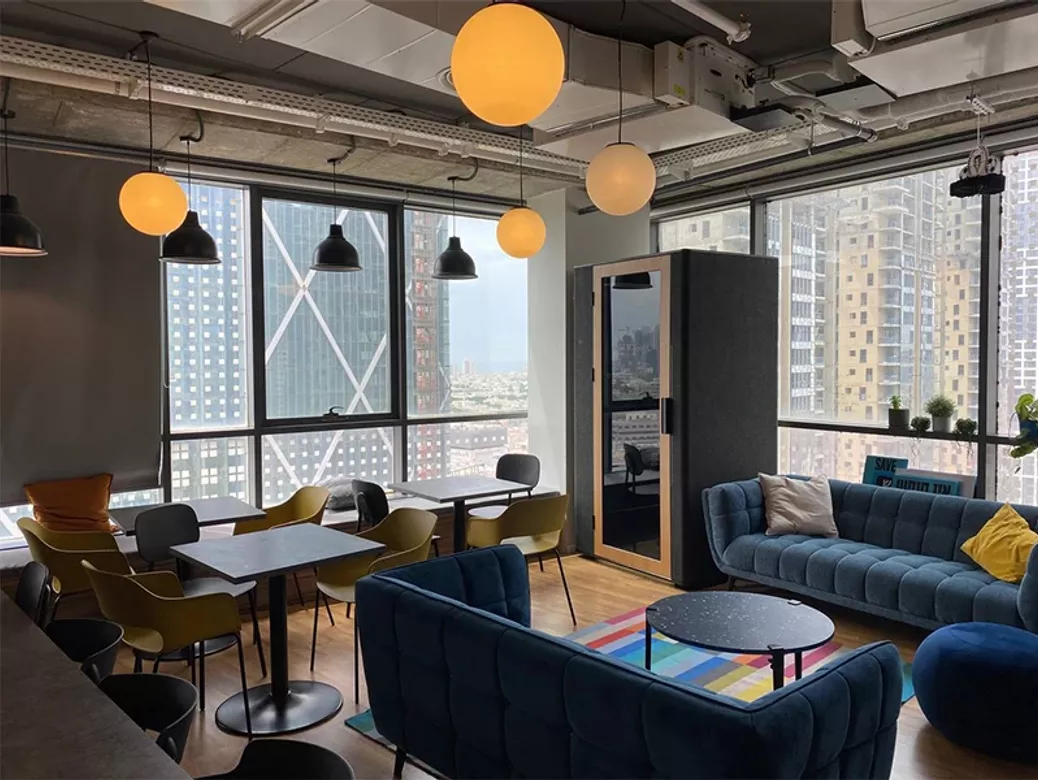 WorkBooth x Logitech – проєкт звукоізолюючих кабін