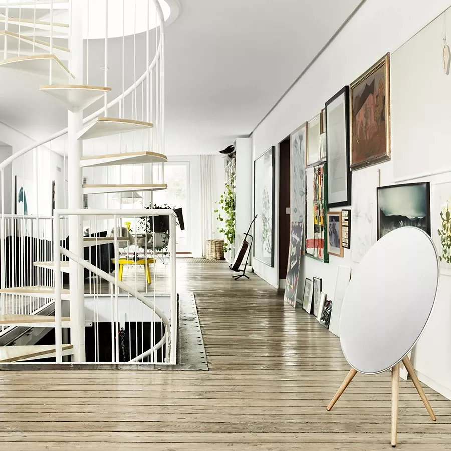 BANG & OLUFSEN Beoplay A9 4th Gen Home Audio System, White/Oak — Image №5