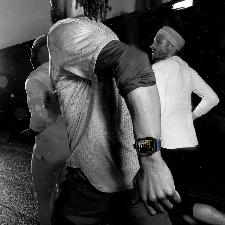Apple Watch Ultra 2 2024  Black Ocean Band, 49mm, Black Titanium — Image №7